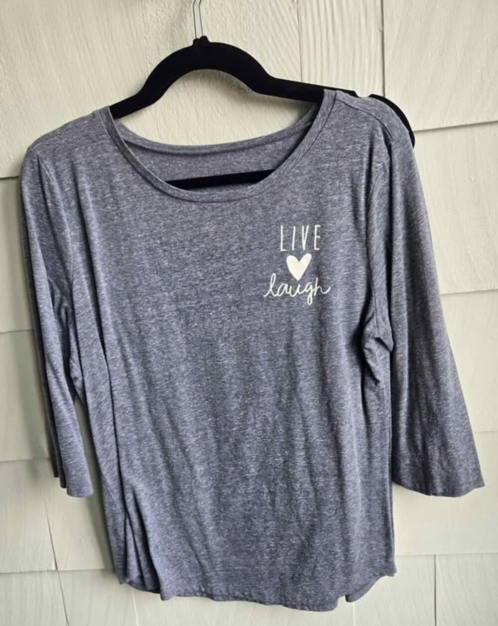 Blue shirt Live Laugh Love med